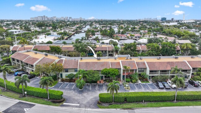 Building Photo - 6021 Bayview Dr