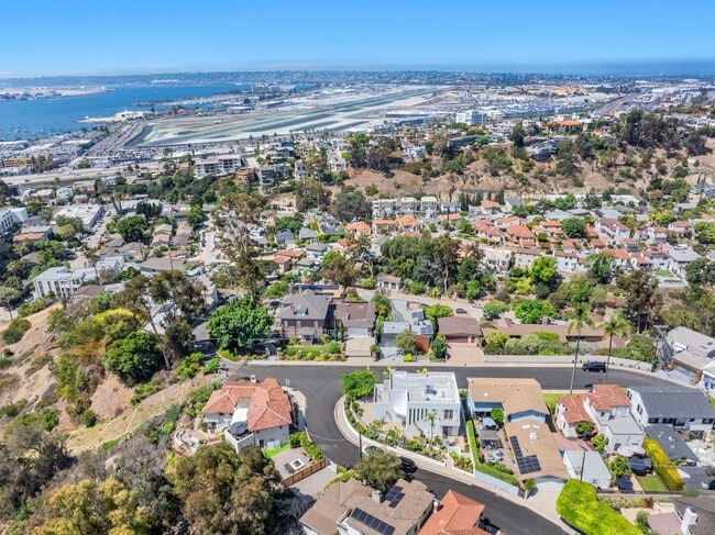 Building Photo - 2700 Barnson Pl