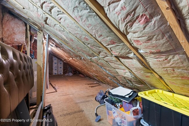 Building Photo - 32 Pine Tree Dr