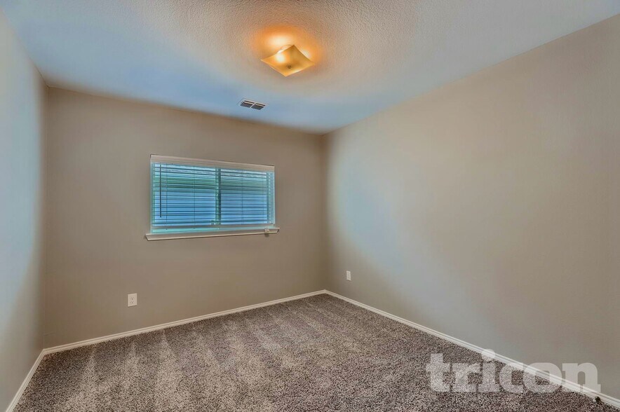 Building Photo - 126 Spring Creek Ln