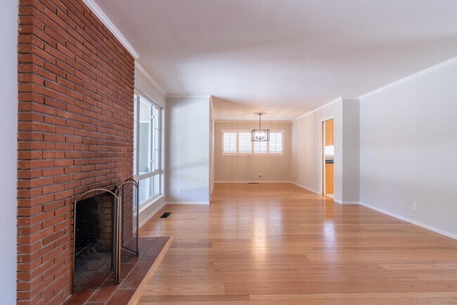 Building Photo - 757 Pico Ave
