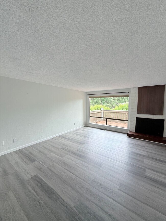 Building Photo - Charming 3-Bed Condo in Quail Run | Pool, ...