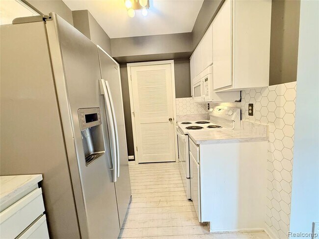 Building Photo - 1550 Meadowside Dr