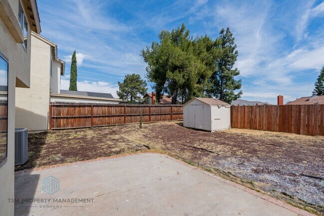 Building Photo - 4 Bed 3 Bath Single Family House with Large Backyard in Moreno Valley