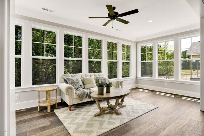 Building Photo - Summerhouse on Everett Bay Home Available!