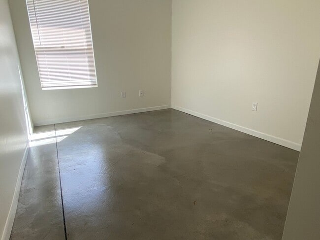 Building Photo - 3 Bedroom 2 bath Duple with Garage - Close...