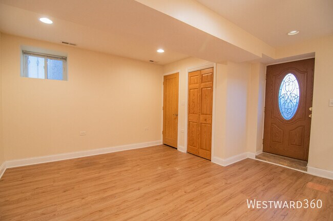 Building Photo - 1546 N Mohawk-1