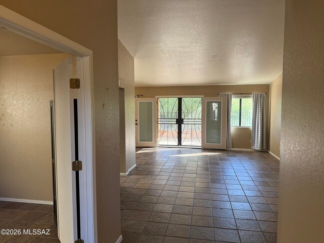 Building Photo - 3002 W Country Ranch Dr