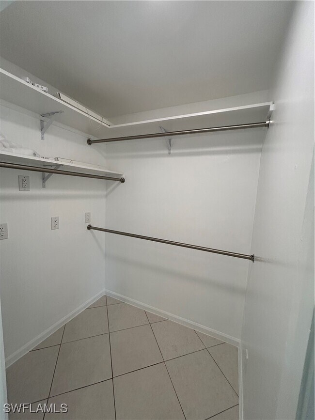 Building Photo - 772 100th Ave N