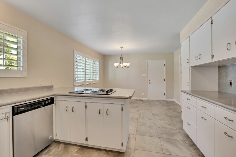 Building Photo - 3998 S Oliver Dr