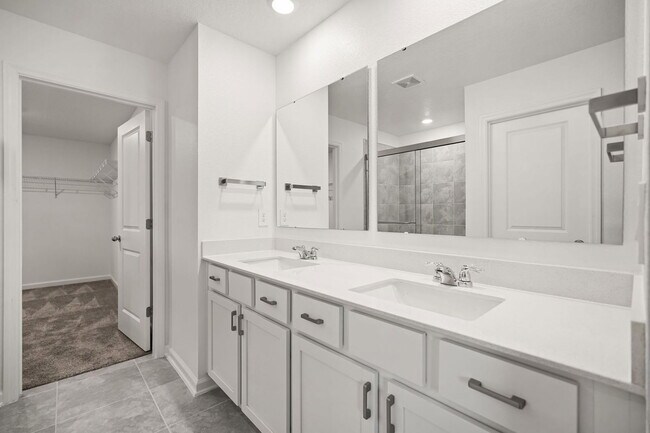Building Photo - 4981 Worchester Dr