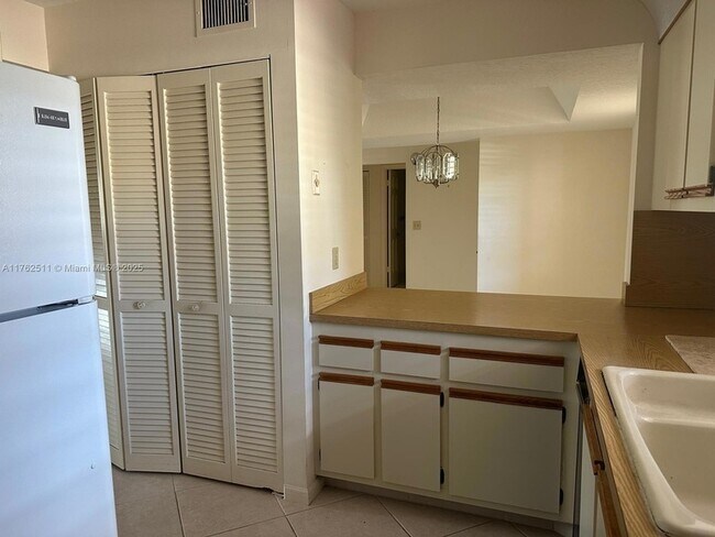 Building Photo - 12524 Shoreline Dr