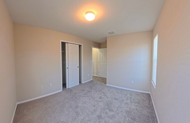 Building Photo - 3408 Kingfisher Nest Grove