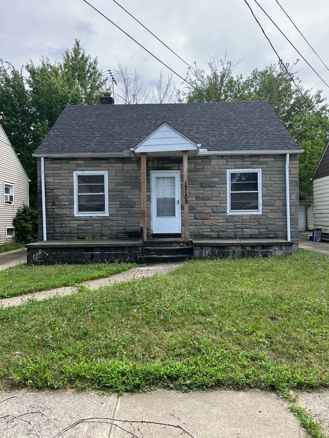 Building Photo - W.130th-Bellaire neighborhood, updated 3 b...
