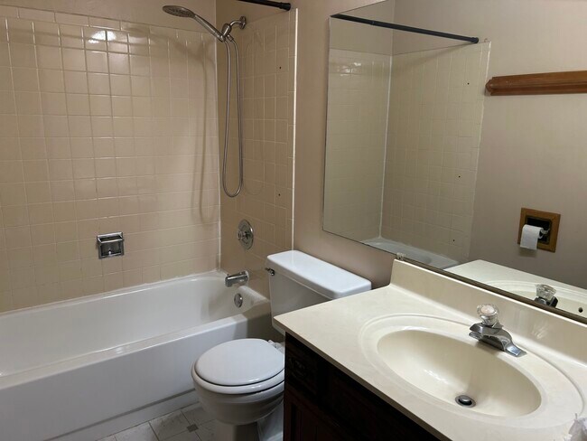 Building Photo - 1804 DeForest Ln