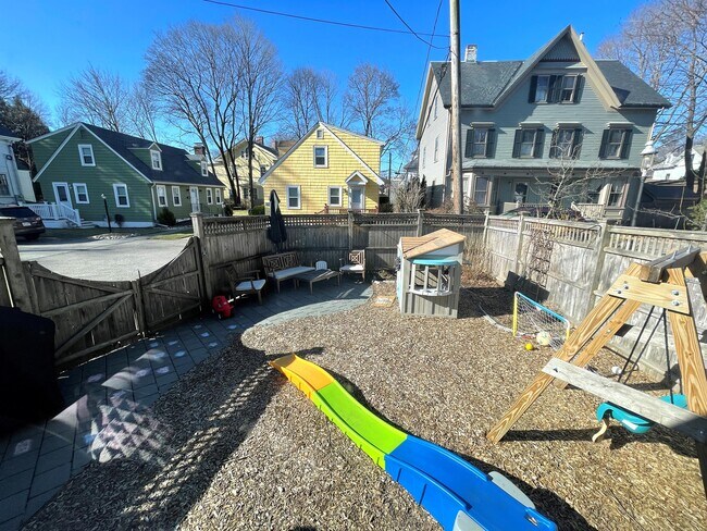 Building Photo - 36 Burroughs St