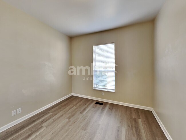 Building Photo - 2365 Edencrest Dr