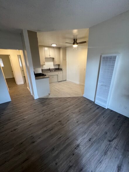 Building Photo - 821 W Colden Ave