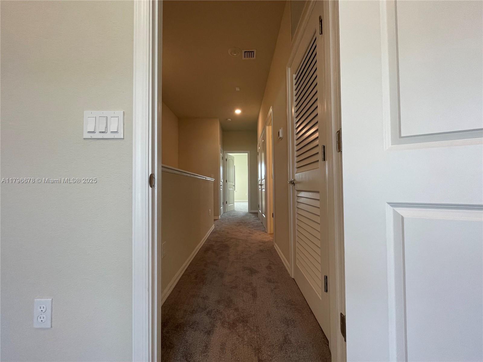 Building Photo - 2151 Appleton Cir S