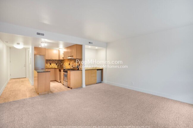 Building Photo - One Bedroom Condo on the Water in Lake Osw...