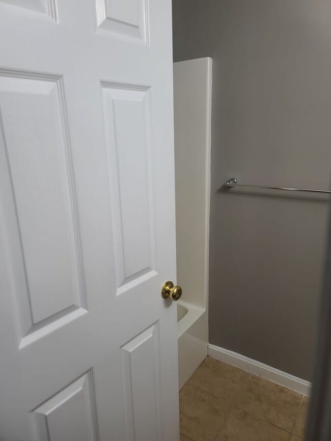 Building Photo - 3 bedroom,  2 1/2 bath town home in Waynesboro PA