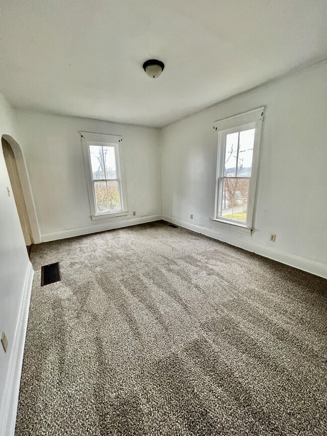 Building Photo - 975 Dorsey Ave