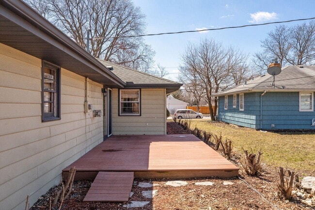 Building Photo - Amazing 4-Bedroom Retreat with 2 Full Baths and 2400 Sq Ft of Space in Minneapolis. 9/1