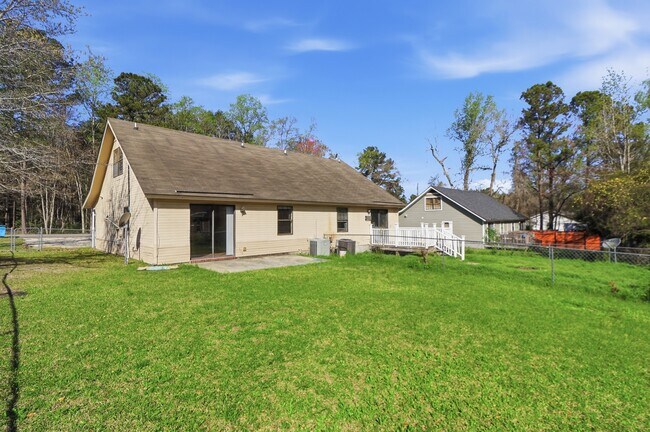 Building Photo - Ash St Ex