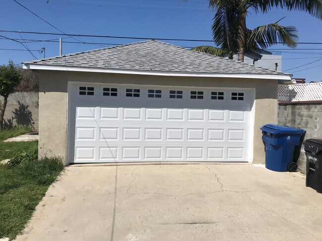 Garage - 6511 W 87th Pl