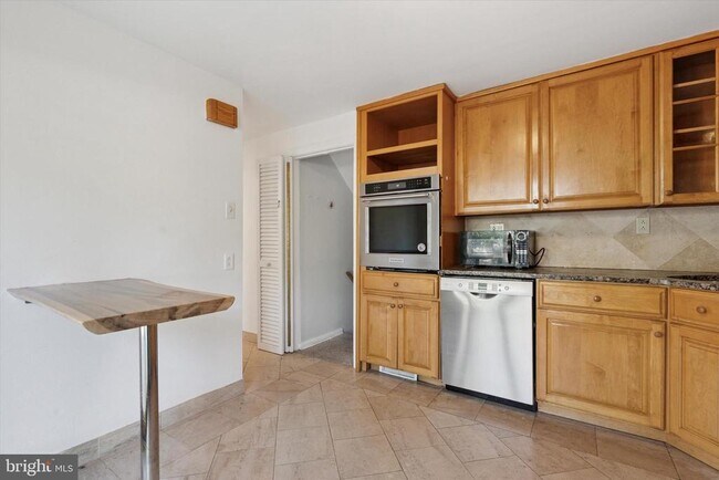 Building Photo - 433 Haverford Rd