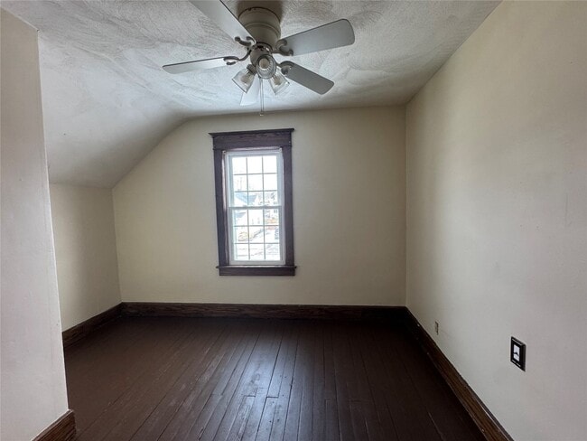 Building Photo - 66 Cook St