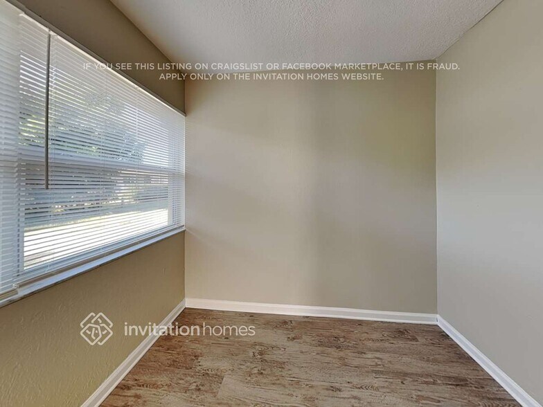 Building Photo - 122 Van Dyck Dr