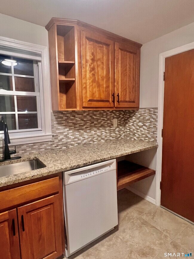 Building Photo - 17 Brickyard Rd