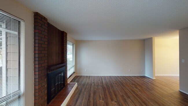 Building Photo - 1520 E Main St