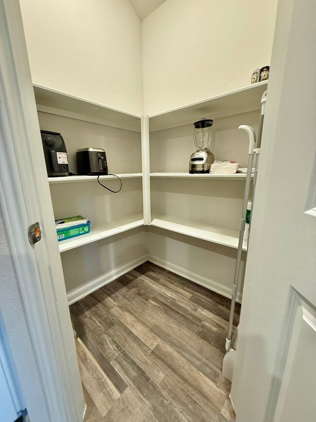 Building Photo - 302 Del Monte Dr