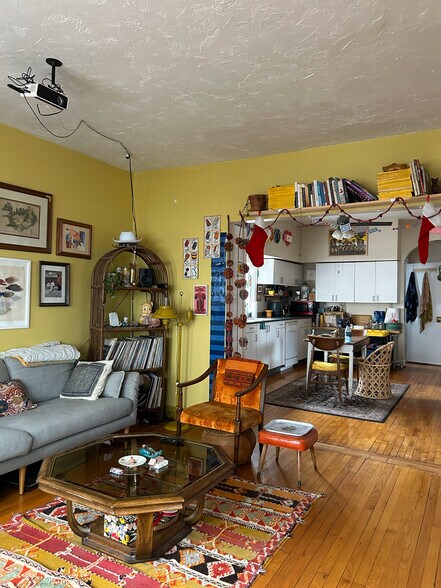 Building Photo - 2423 W Cortez St