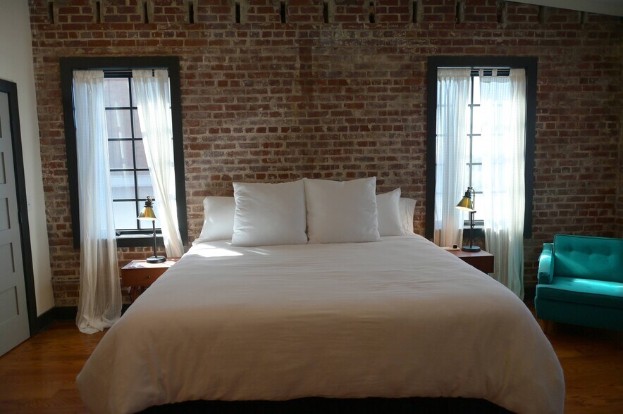 Building Photo - 103 Strawberry Aly