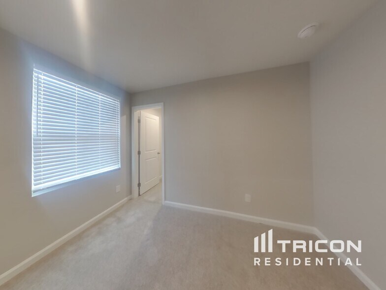 Building Photo - 8920 Celtic Dr