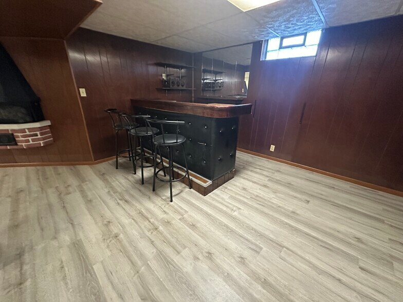 Finished basement - 884 Kingston Dr
