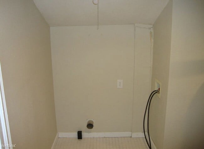 Building Photo - 4 br, 4 bath House - 308 North Linn Street...