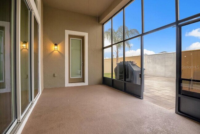 Building Photo - 2450 Chateau Lp