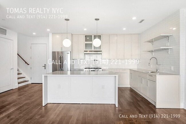 Building Photo - 372 9th St