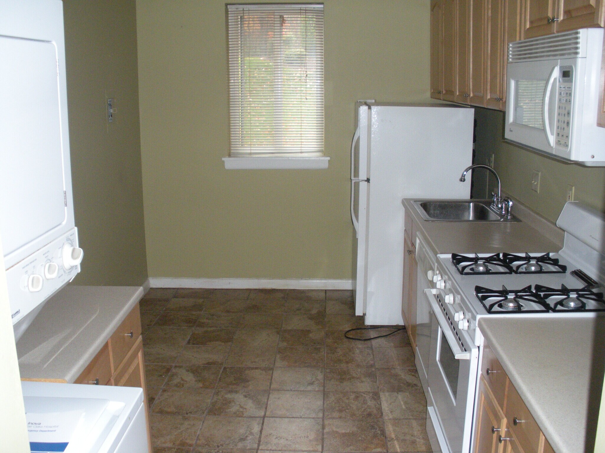 kitchen/eat in nook - 11843 Shire Ct