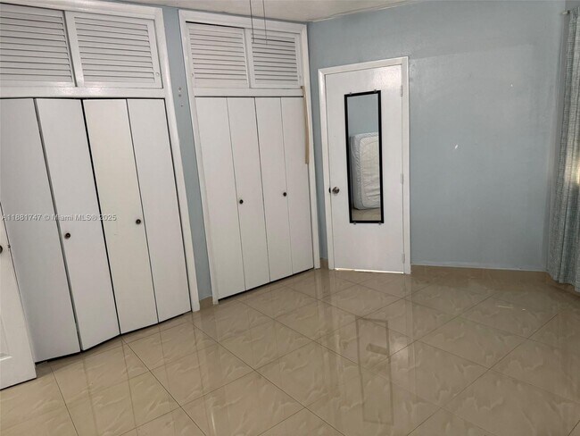 Building Photo - 1701 NE Miami Gardens Dr