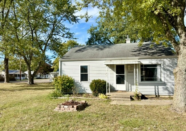 Building Photo - 2 Bedroom, 1 Bath Home - North Side Locati...