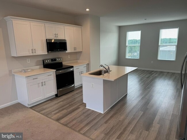 Building Photo - 147 Presidents Pointe Ave