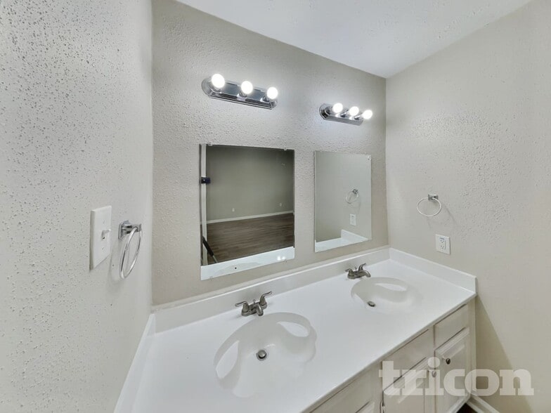 Building Photo - 21402 Golden Dove Dr