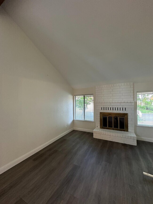 Building Photo - 6201 N West Ave