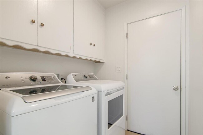 Building Photo - 11856 Beatrice St