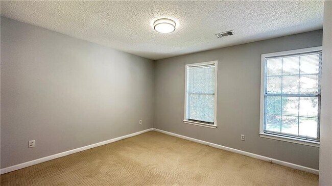 Building Photo - 11900 Carriage Park Ln